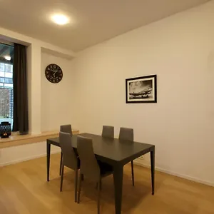 verificați disponibilitatea