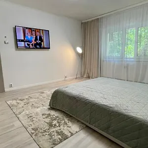 verificați disponibilitatea