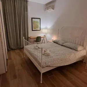 verificați disponibilitatea